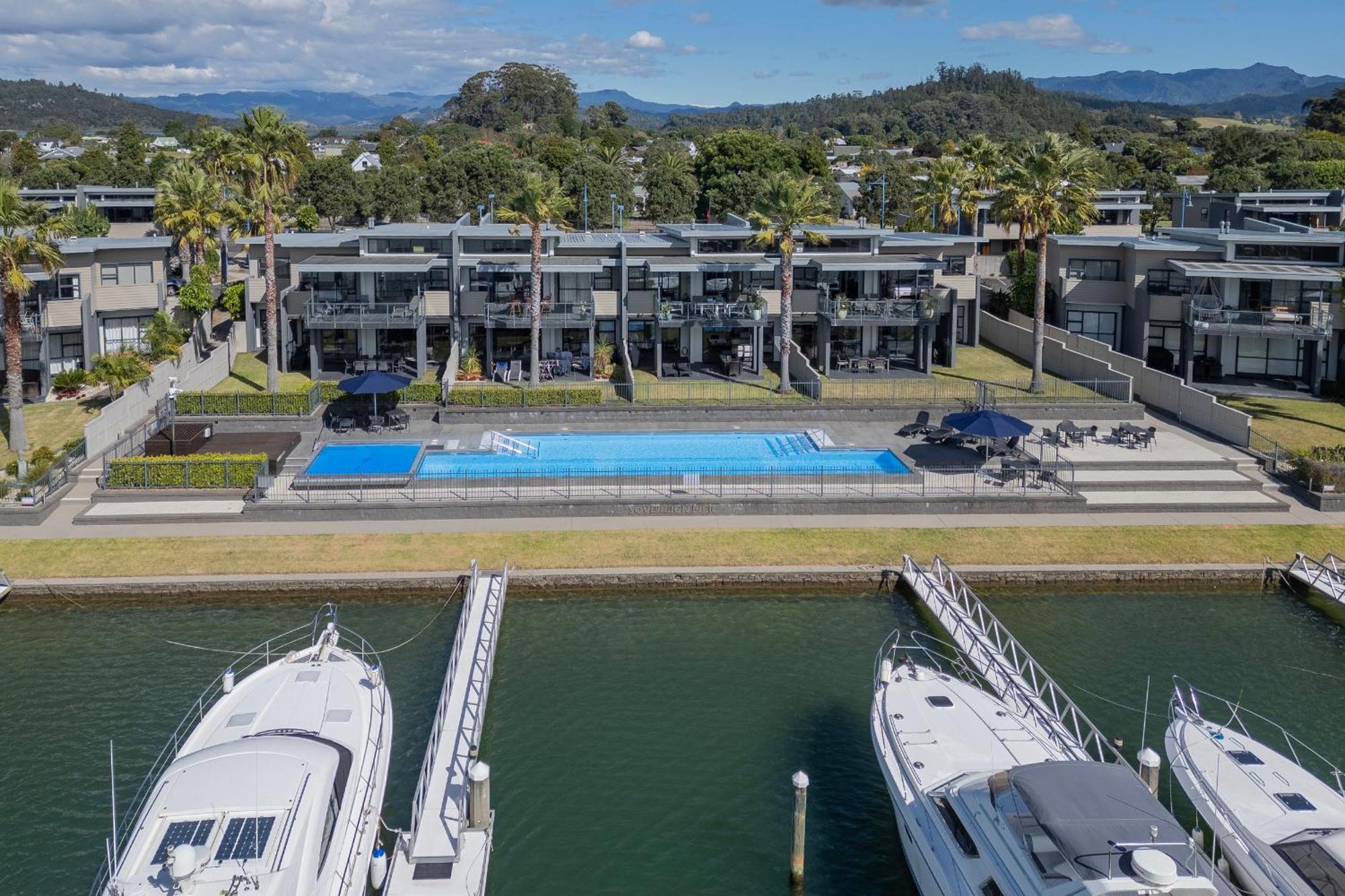 Sovereign Pier On The Waterways Whitianga Kültér fotó