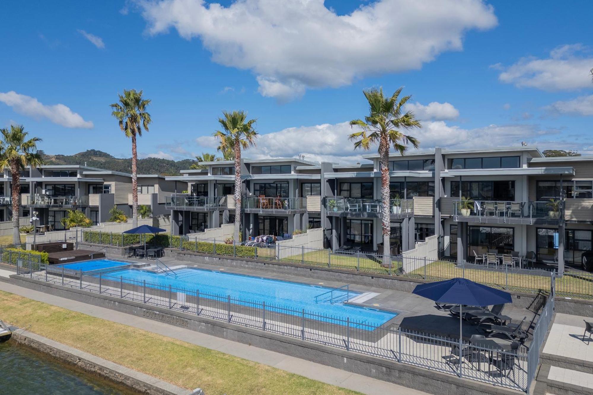 Sovereign Pier On The Waterways Whitianga Kültér fotó