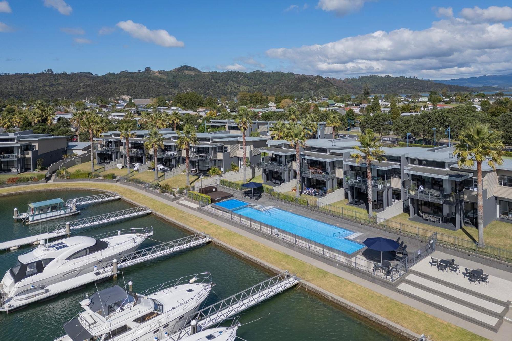 Sovereign Pier On The Waterways Whitianga Kültér fotó