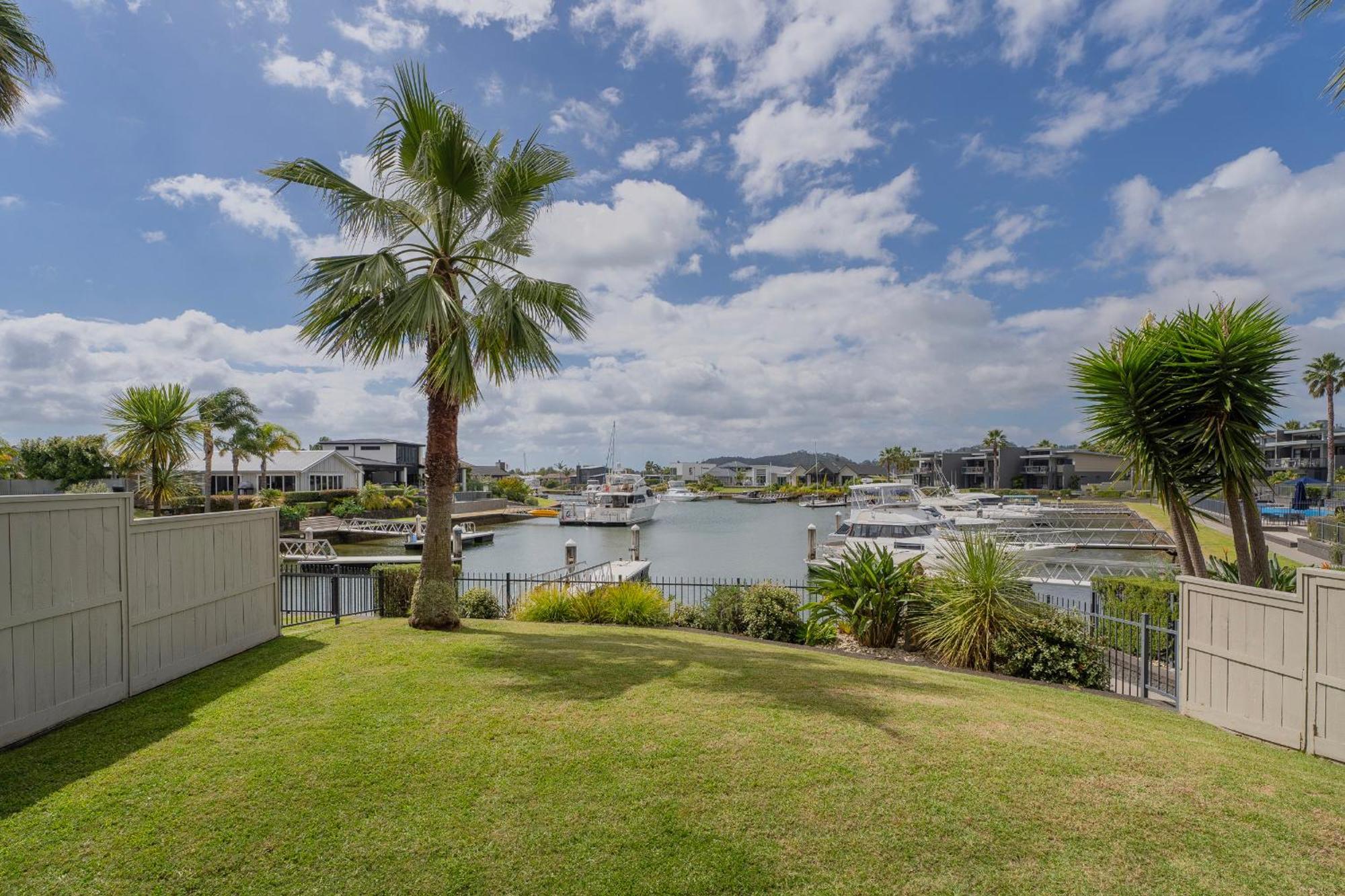 Sovereign Pier On The Waterways Whitianga Kültér fotó