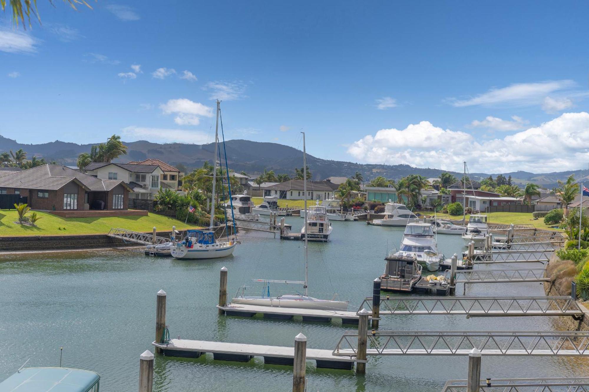 Sovereign Pier On The Waterways Whitianga Kültér fotó